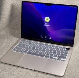 Like new Apple Macbook Air M2 for sale image 1