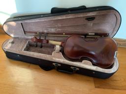 14 Violin with bow and case image 2