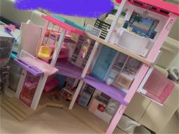 Toys- Barbies House image 2