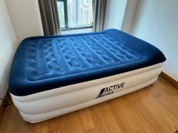 Air mattress - like new image 1