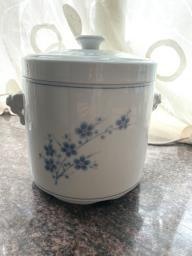 Large ceramic stew pot image 1