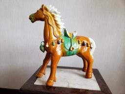 Porcelain Horse with Sancai Style Glaze image 1