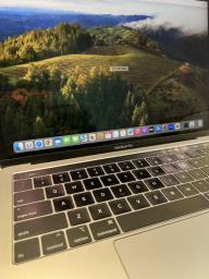 Apple Macbook Pro 2018 i7 16gb image 4