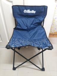 Foldable chairs image 1