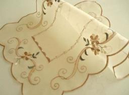Unwanted 4 pcs Embroidery table mat image 4