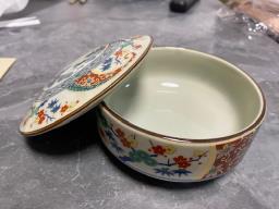 Ceramic bowl with lid image 2