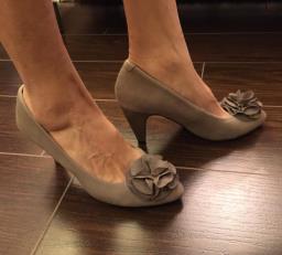 Grey 3 inches high heels image 2