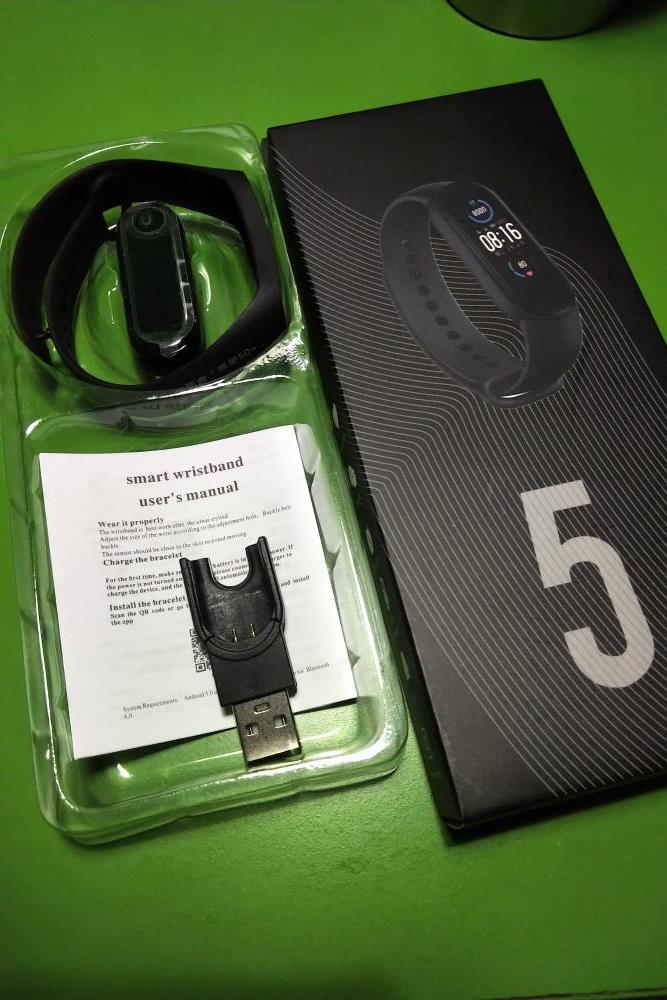 smartwatch with metal band