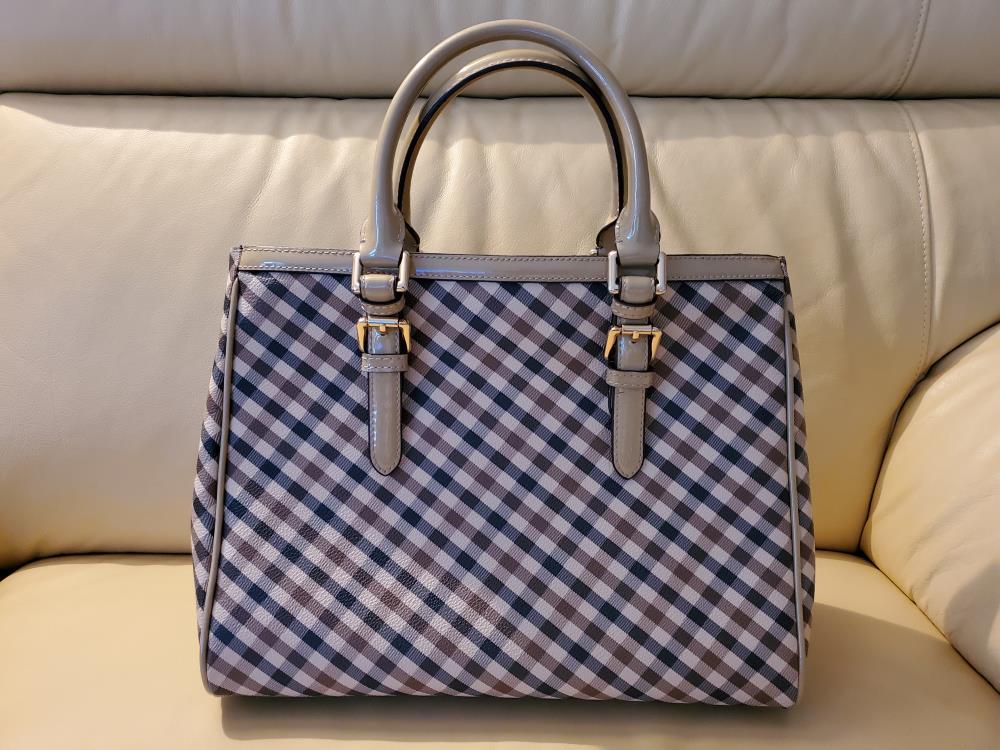 Aquascutum tote bag | AsiaXPAT.com