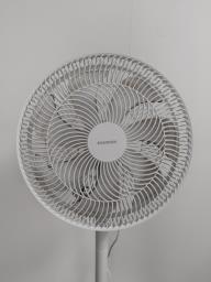 Sanshin Standing Fan with Remote Control image 2