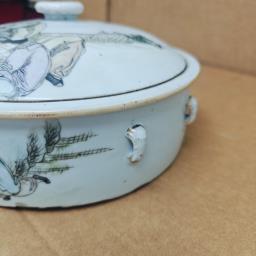 Antique Chinese Porcelain Bowl with lid image 4