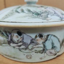 Antique Chinese Porcelain Bowl with lid image 5
