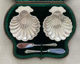 Silver Butter Shell Dishes  Knives image 3
