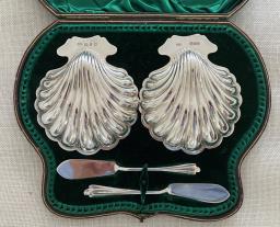 Silver Butter Shell Dishes  Knives image 4