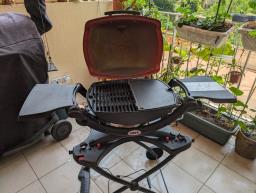 Weber Bbq with stand image 2