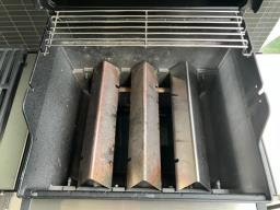 Weber E-215 Spirit grill like new cond image 6