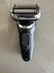 Braun Series 7 shaver image 2