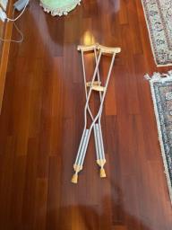 Crutches adjustable image 1