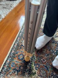 Crutches adjustable image 2