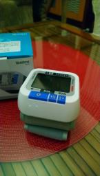 Uniden Wrist Band Blood Pressure Monitor image 2