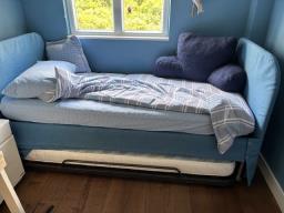 Italian twin container bed with trundle image 1