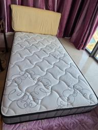 Kingsinglebedmattress image 1