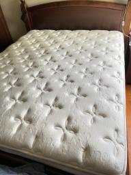 Like New Slumberland Queen Mattress image 2
