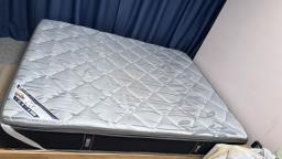 Queen size 6075 Mattress - 1 yr old image 1