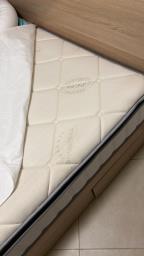 Queen size bed and mattress image 3