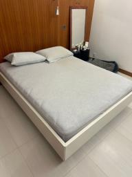 Queen size bed  Matress image 2