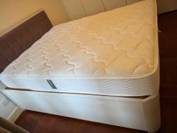 Queen size bed with Simmons mattress image 2