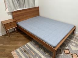 Queen size solid wood bed image 8