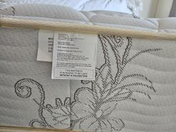 Simmons Double Mattress Mint Conditiion image 5