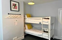 Single Wooden Bunk Bed With 2x Mattress image 2