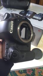Canon 5d Mark Iv with battery grrip image 2