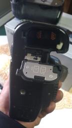 Canon 5d Mark Iv with battery grrip image 5