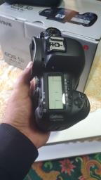 Canon 5d Mark Iv with battery grrip image 4