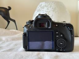 Canon 60d in Good Condition image 2