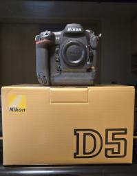 Nikon D5 almost brand new 330 Sc image 1