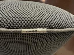 Aeris Swooper Air ergonomic stool image 3