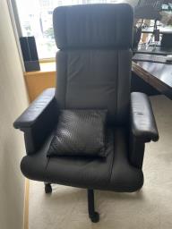 Black genuine leather office chair image 2