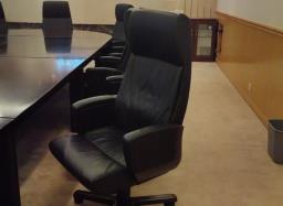 Black leather office chair image 3