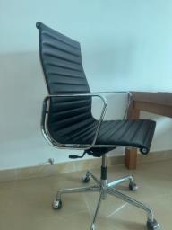 Herman Miller Eames Executive Chair image 1