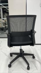 Selling nearly new office chairs image 2