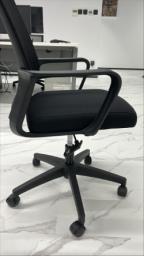 Selling nearly new office chairs image 3