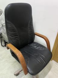 Vintage executive style chair image 4