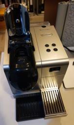 Nespresso capsule coffee maker like new image 3