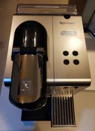 Nespresso capsule coffee maker like new image 4