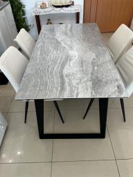 Dinning Table  4 Chairs Excellent Cond image 1