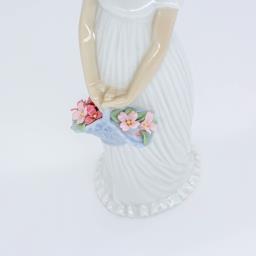 Lladro 8022 Little Lady image 8